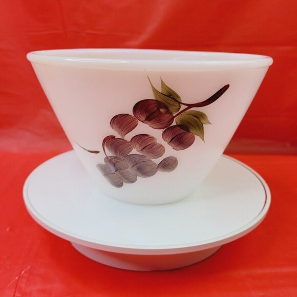 Vtg USA 1950’s FIRE KING White Oven Ware Grapes Fruit Mixing Bowl 4” x 6.5” 28oz - Picture 1 of 7